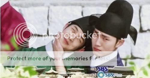 Otra parte divertida de "Rooftop Prince" - Escenas NG de Park Yoochun (30/03/2012) Rpxyz