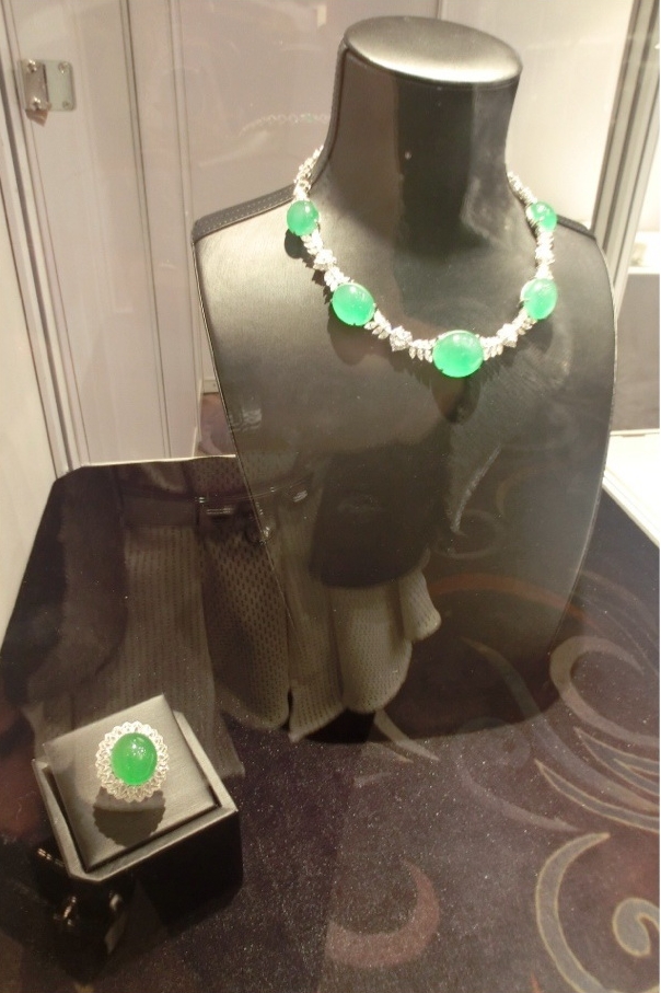 [19/04/13] Queen's Jewellery Exhibition 046d9d94b5jw1e3v0g2mkkjj20hs3knkbe