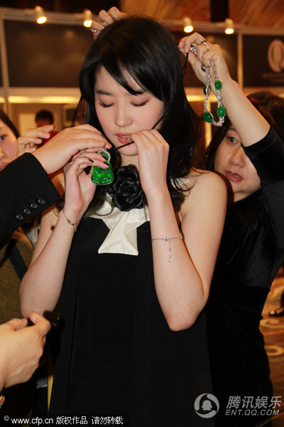 [19/04/13] Queen's Jewellery Exhibition 6394969_640x640_0