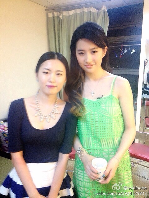 [22/07/13] บันทึกเทปรายการ Pretty Women_美丽俏佳人  Ea7e0ea7jw1echzd1hvwoj20dc0hsacj