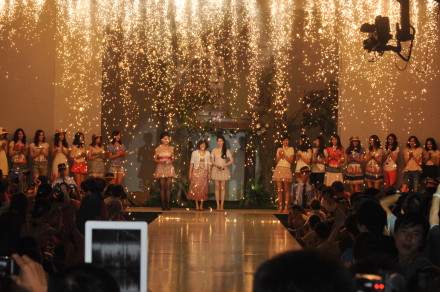 [09/08/11] 2012 ZDORZI Spring Fashion Show And Press Conference  1af5b39fcjw1e3i0aqx0cuj1