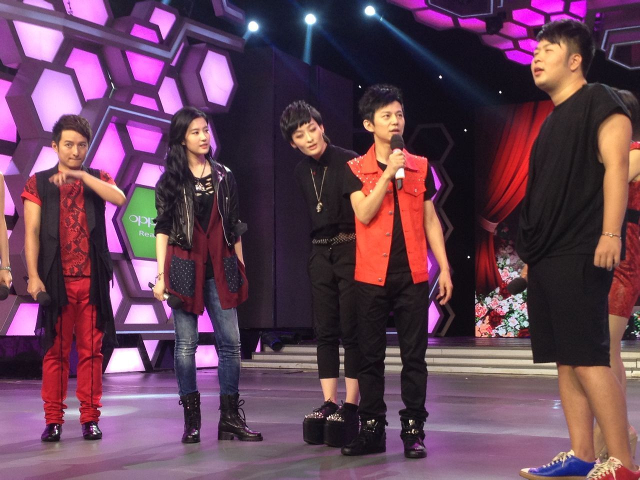 [23/09/12] บันทึกเทปรายการ Happy Camp [快乐大本营] - Page 2 Vl03_zps3a7735f1