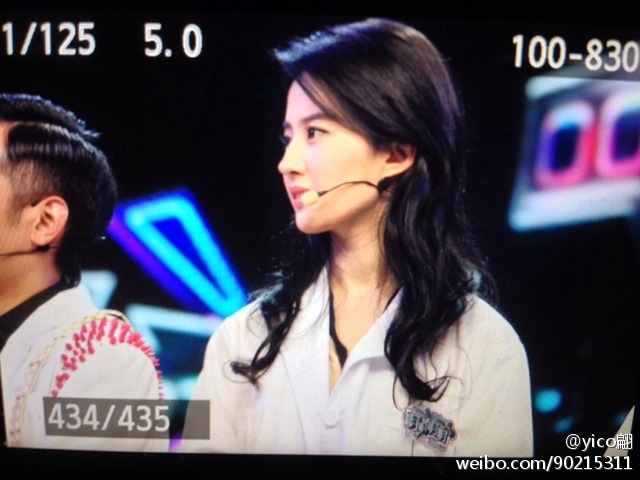 [12/11/13] บันทึกเทปรายการ Happy Camp [快乐大本营] 6715f165jw1eaiinco8skj20hs0dcmyu