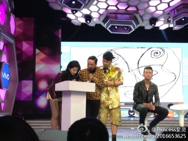 [12/11/13] บันทึกเทปรายการ Happy Camp [快乐大本营] 7833b139jw1eaigt1bn4oj20hs0dctaw