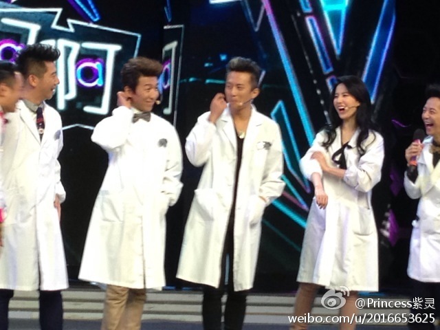 [12/11/13] บันทึกเทปรายการ Happy Camp [快乐大本营] 7833b139jw1eaigv7t1n2j20hs0dcac4