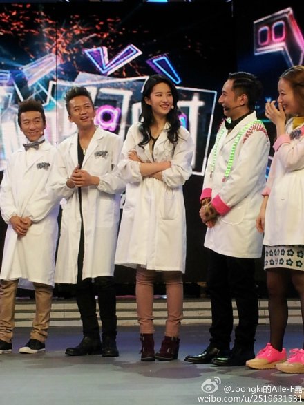 [12/11/13] บันทึกเทปรายการ Happy Camp [快乐大本营] 962e86abjw1eainf0vr9wj216o1kwqc8