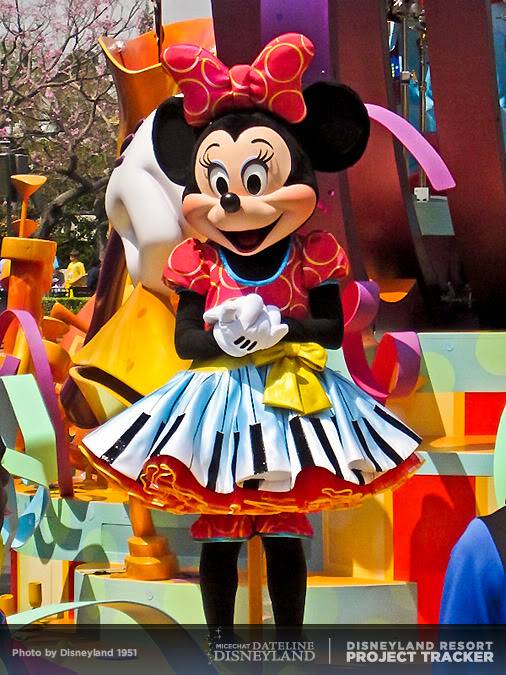mickey - [Disneyland Park] Mickey's Soundsational Parade (2011) - Page 2 IMG_4194