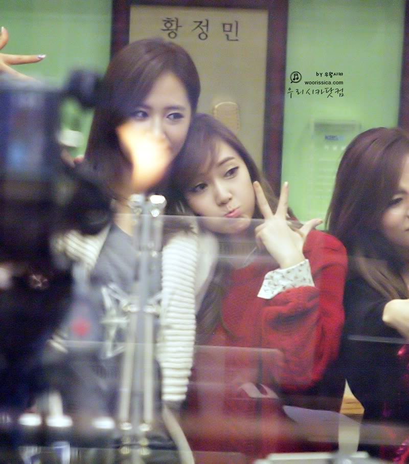 [PIC+VID+GIF][6/1/2012]«๑۩۞۩๑_ YURI ♥ JESSICA_๑۩۞۩๑_ PARIS ♥♕♥ ROMANTIC CITY ♥f  YULSIC_๑۩۞۩๑» - Page 12 YulSic6