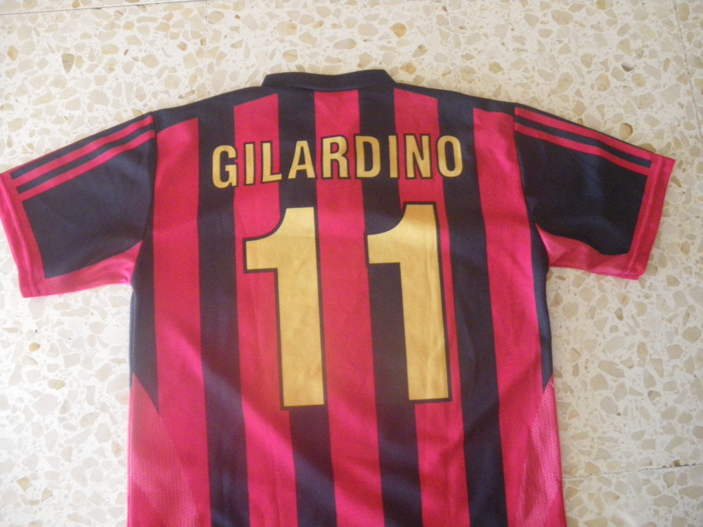 Colecciones de camisetas bufandas de fútbol o cualquier deporte! Milan2005Gilardino