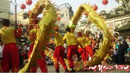 Hình Nghệ Thuật 30 Tết Tại Chùa Bà Năm 2011 Dsc03147q