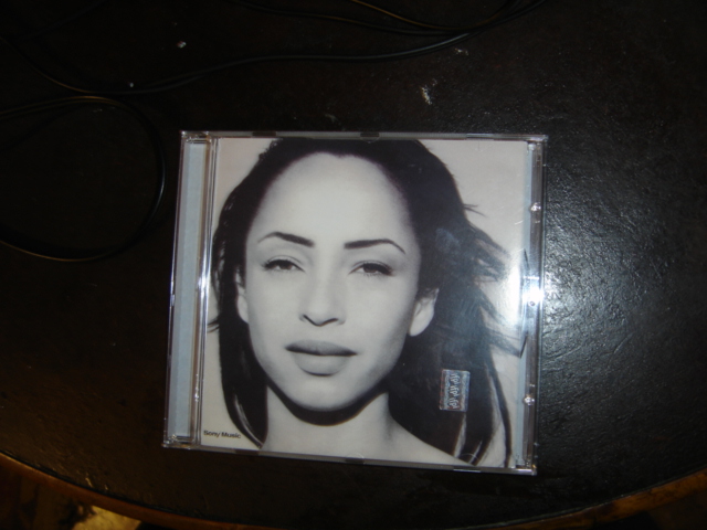 SADE- LA REINA DEL COOL!!! DSC03195_zps0046b77c