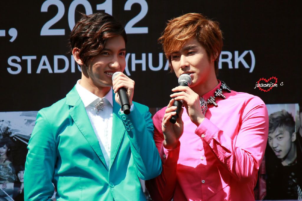 [PIC] 120406 Korean Music Wave à Bangkok - Conférence de Presse 120406PressConfBKK49