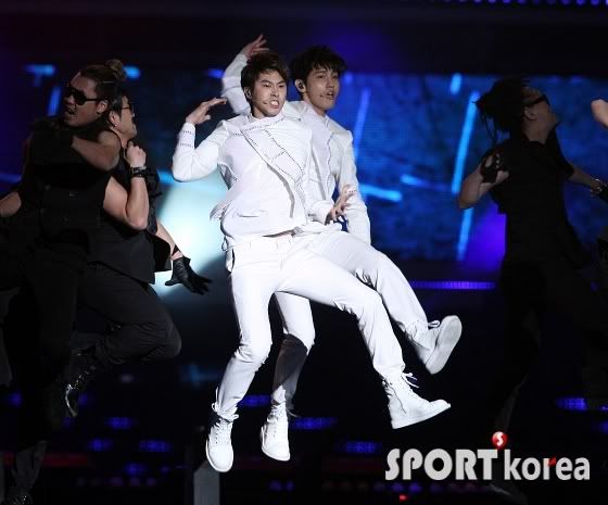 [PIC] 120512 TVXQ - Dream Concert 120512TVXQDreamConcert35