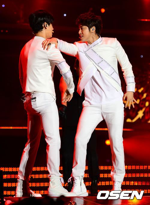 [PIC] 120512 TVXQ - Dream Concert 120512TVXQDreamConcert41