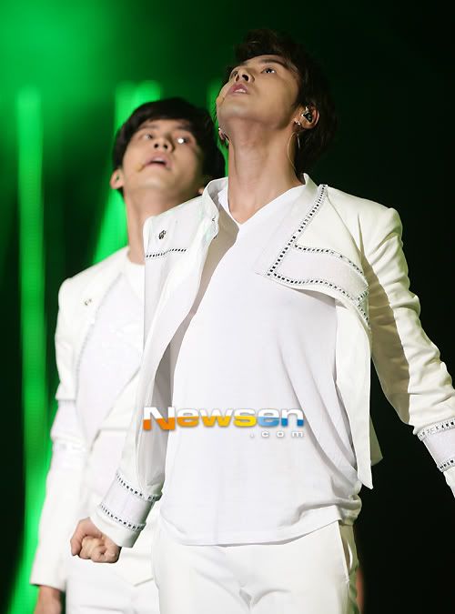 [PIC] 120512 TVXQ - Dream Concert 120512TVXQDreamConcert42