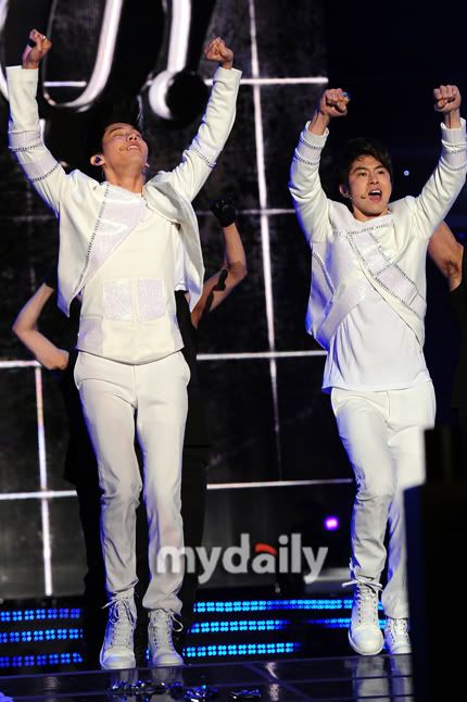 [PIC] 120512 TVXQ - Dream Concert 120512TVXQDreamConcert45