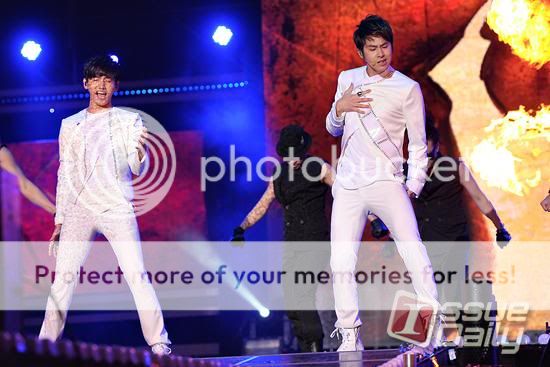 [PIC] 120512 TVXQ - Dream Concert 120512TVXQDreamConcert74