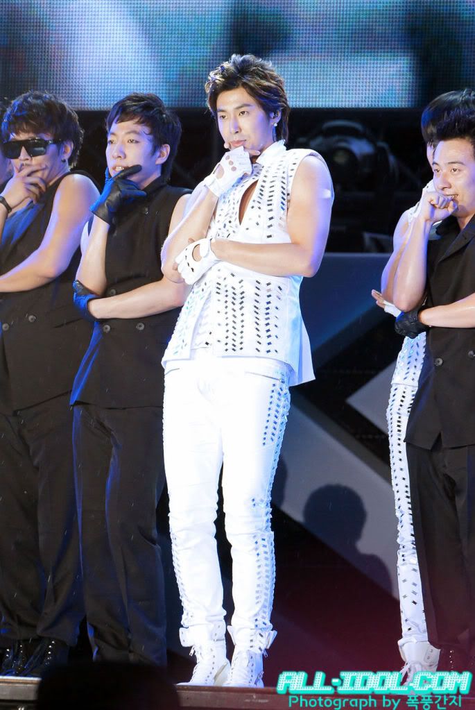 [PIC] 120818 TVXQ - SM TOWN Seoul 120818TVXQ-SMTOWNSeoul238