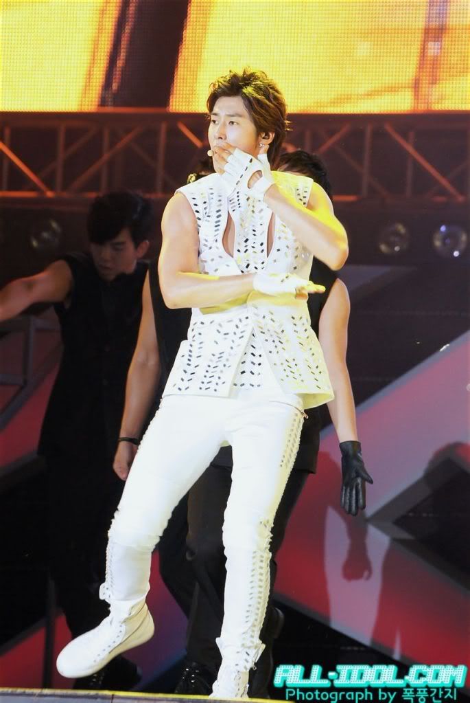 [PIC] 120818 TVXQ - SM TOWN Seoul 120818TVXQ-SMTOWNSeoul56