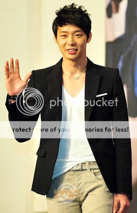 [PIC] 120305 Rooftop Prince - Conférence de presse 120305phsa4