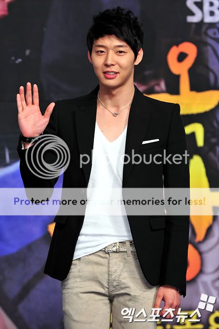 [PIC] 120305 Rooftop Prince - Conférence de presse 1252x60