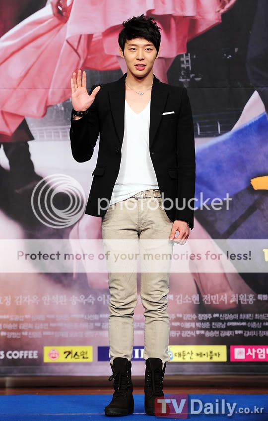 [PIC] 120305 Rooftop Prince - Conférence de presse 1330928248282477