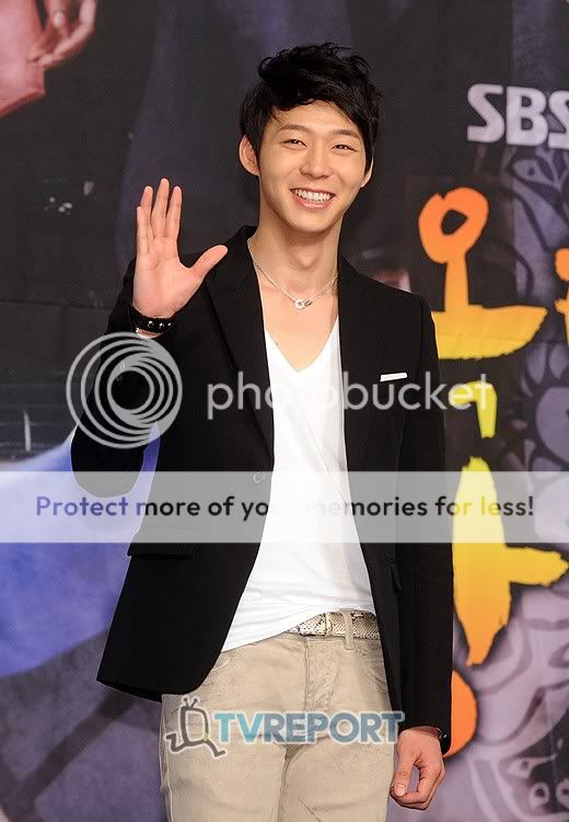 [PIC] 120305 Rooftop Prince - Conférence de presse 169ive0