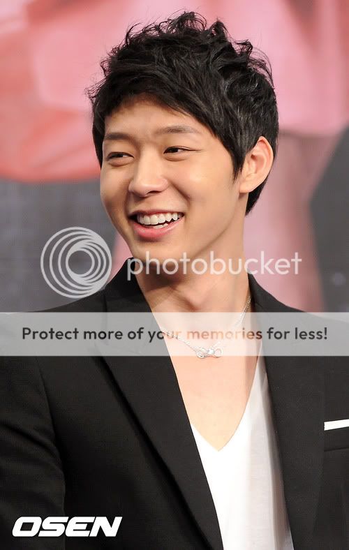 [PIC] 120305 Rooftop Prince - Conférence de presse 2012030515127771951