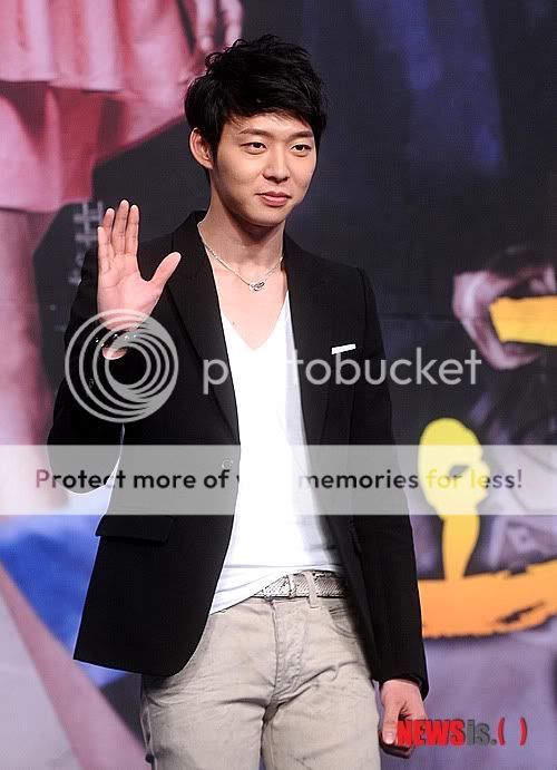 [PIC] 120305 Rooftop Prince - Conférence de presse Nisi201203050005988055w