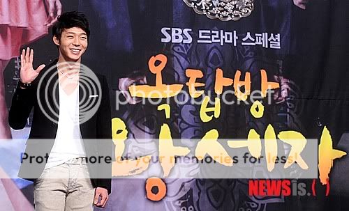 [PIC] 120305 Rooftop Prince - Conférence de presse Nisi201203050005988058w