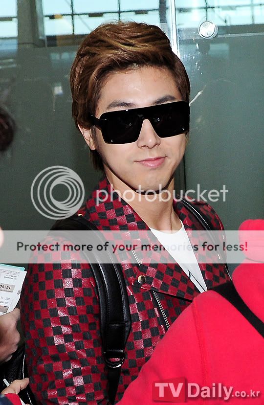 [PIC] 120405 TVXQ à l'aéroport d'Incheon  120405incheon5