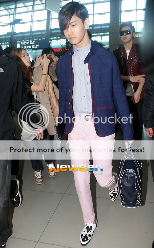 [PIC] 120405 TVXQ à l'aéroport d'Incheon  120405incheon7