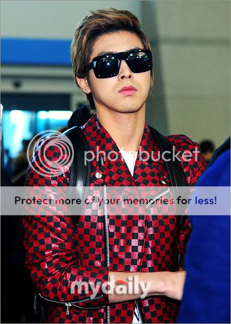 [PIC] 120405 TVXQ à l'aéroport d'Incheon  120405incheon8