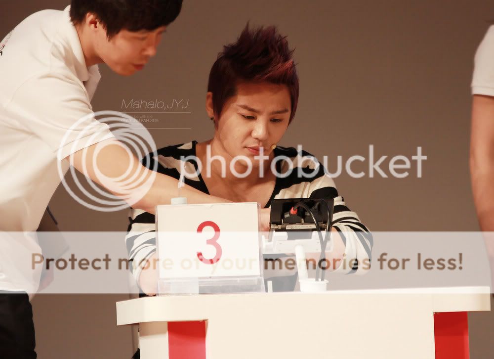 [PIC] 120819 JYJ - Mario Kart Event 120819JYJMarioKartEvent39