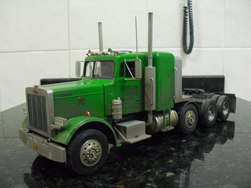 Peterbilt 359 Conventional Tractor - Revell 1/25 CIMG1355_zps44b159c1