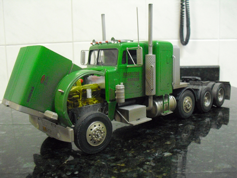 Peterbilt 359 Conventional Tractor - Revell 1/25 CIMG1356_zpsa3c4fc0f