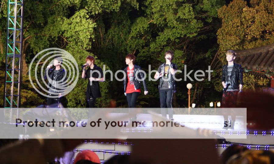 [10/5/2011][pics]SHINee tại cuộc thi Miss Chunhyang Img1784z