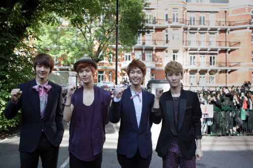 [21.06.11][News] SHINee kết thúc thành công buổi diễn ở Abbey Road Studios Tn_1308611643_-467320199_1