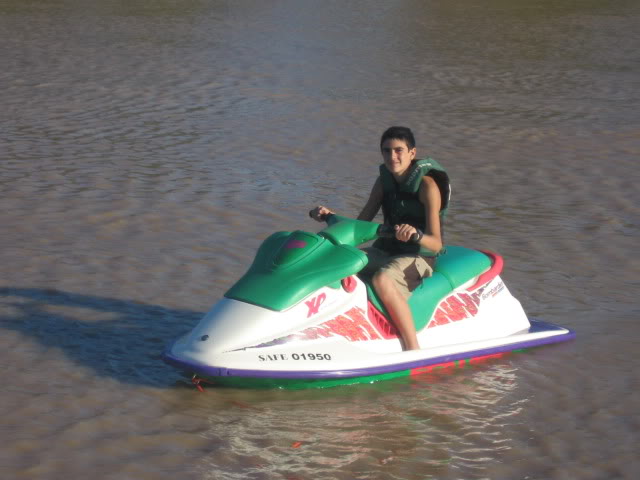 Disfrutando de la moto, pero en el rio... Motodeagua030