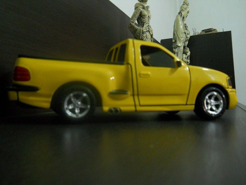 Ford F150 Lightning 1/18  017800x600