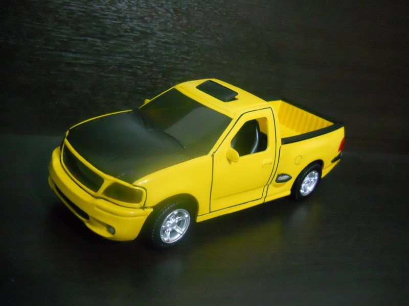 Ford F150 Lightning 1/18  023800x600