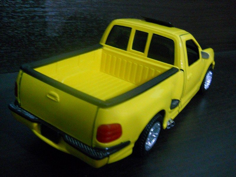 Ford F150 Lightning 1/18  038800x600