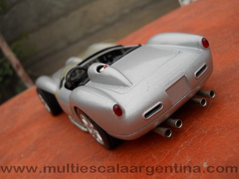 Ferrari 250 Testarossa... 1/24.. terminada... DSCN0126800x600