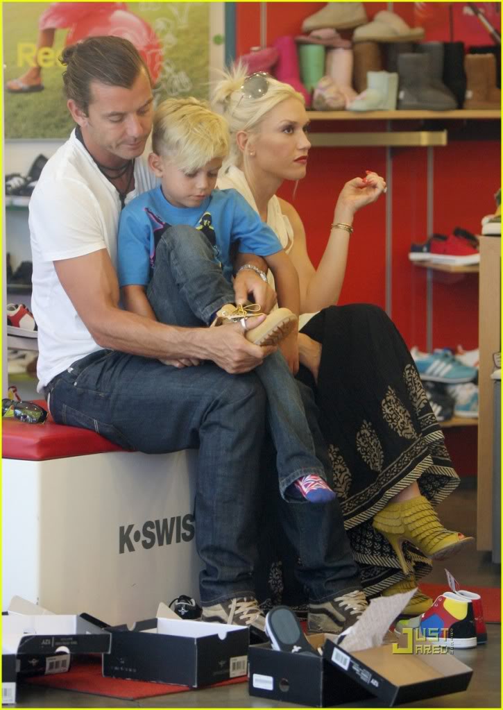 Gwen Stefani y familia de compras + Nuevo look de Kingston! 7