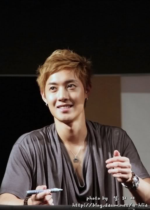 [HJL] ‘Break Down’ album Fansign Event [17.07.11] (6)  268135_191517920906419_109183462473199_524013_4486423_n