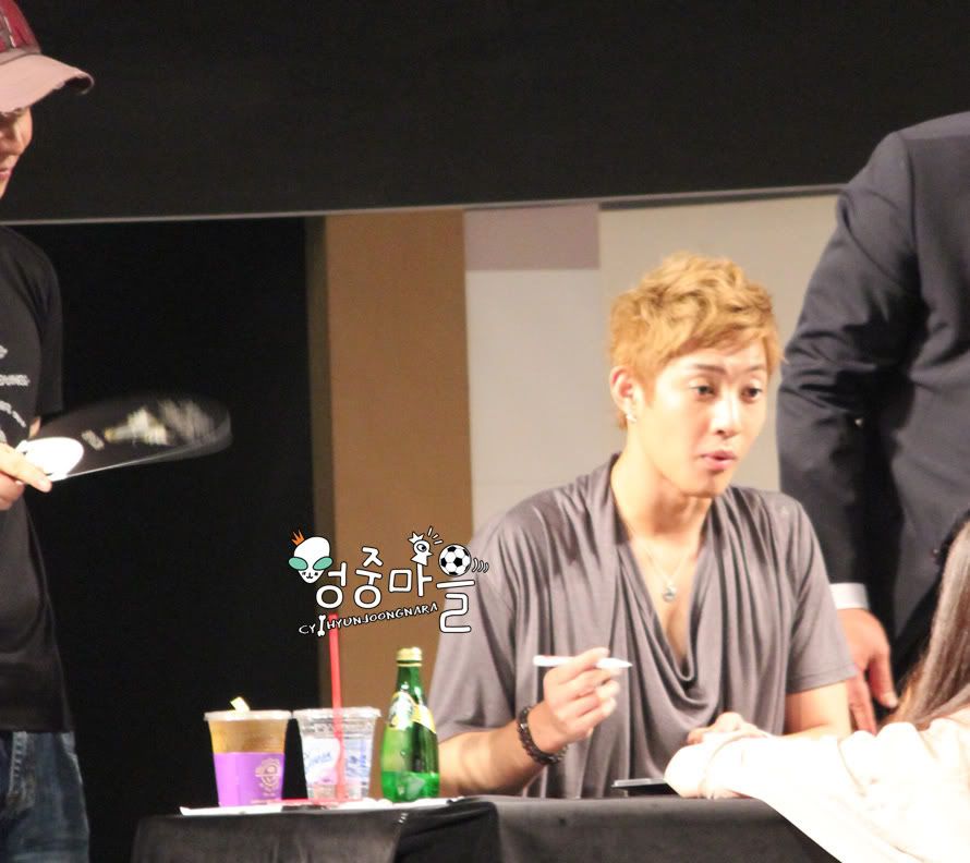 [HJL] ‘Break Down’ album Fansign Event [17.07.11] (5)  2cbf7db2d8a4e6b8a044dfbd