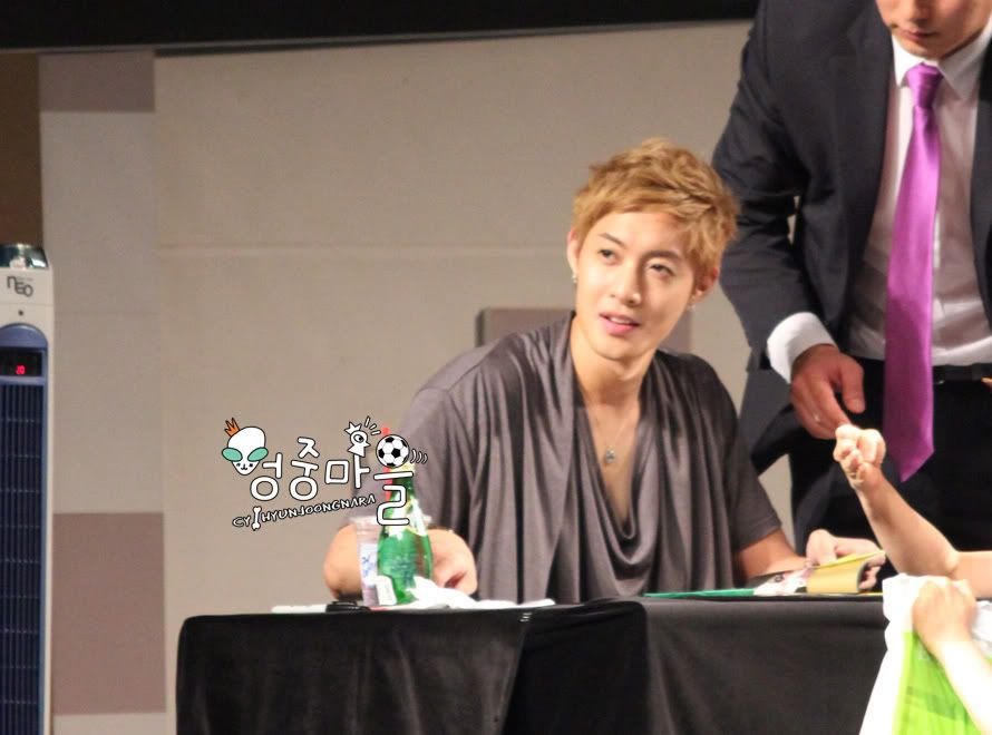 [HJL] ‘Break Down’ album Fansign Event [17.07.11] (5)  41658c9f732282bbb58f31d6