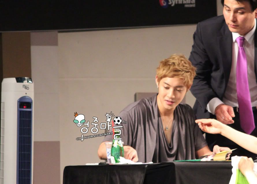 [HJL] ‘Break Down’ album Fansign Event [17.07.11] (5)  4a9d07a37d9dbf7e9c163dd4