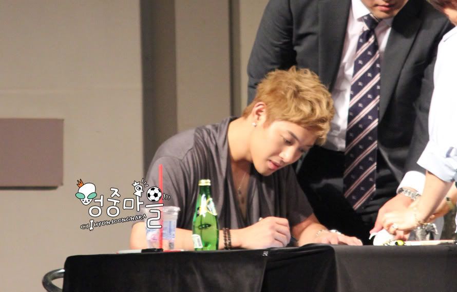 [HJL] ‘Break Down’ album Fansign Event [17.07.11] (5)  7536a06c54b0ede7d0581bcc