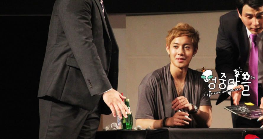 [HJL] ‘Break Down’ album Fansign Event [17.07.11] (5)  7cfeef3408c47e4143a75bdc